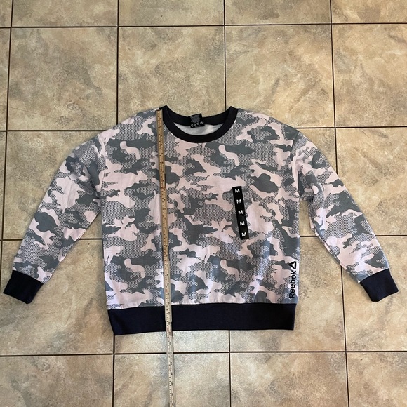 NWT Reebok digital camo Pink and gray - Picture 2 of 3